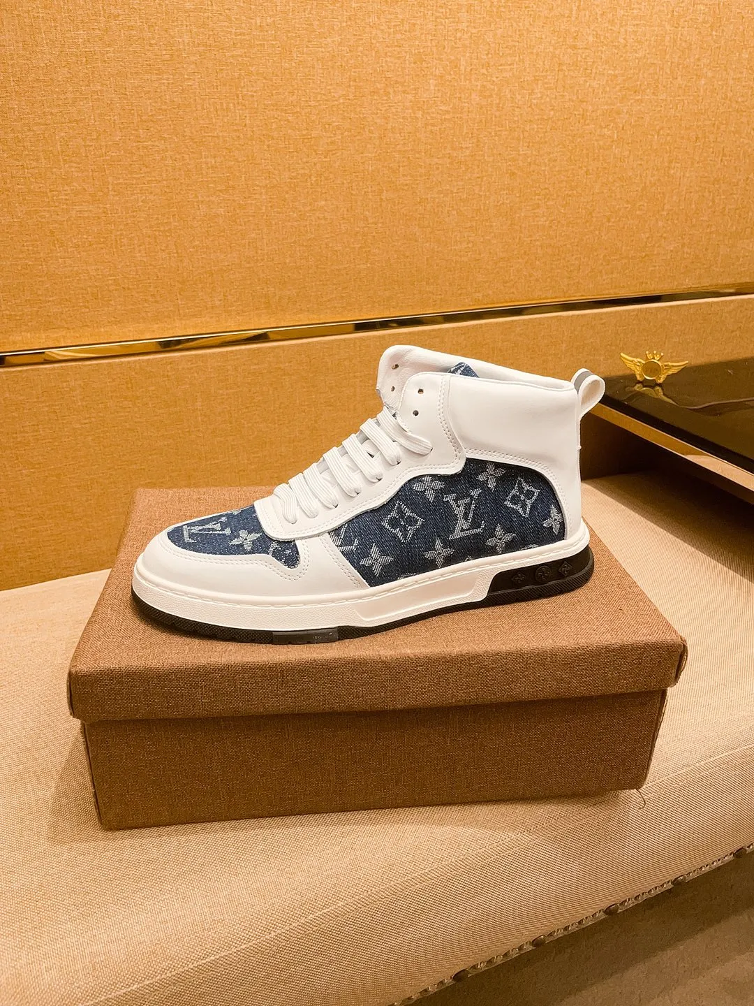 Men's shoes 💰 440💰【 LV 】🔥 Louis Vuitton, high-end men's shoes brand, official website 1:1 latest masterpiece: the upper is made of first-layer cowhide imported from Italy with a comfortable and breathable lining➕original non-slip and wear-resistant outsole🔥, making walking more convenient and comfortable! An exclusive new model, a stunning work, a beautiful 1:1 replica [color] compared to the official quality! Create a fashionable personality to set off your uniqueness! A must-have for trendy men! Classic🔥Size: 38-44 Color: 🔥Multiple colors available🔥